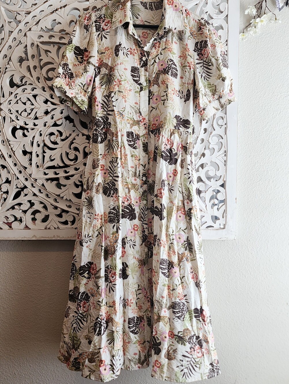 ELLISON FLORAL STYLE FRONT BUTTON SHORT SLEEVES AND COLLLAR SZ SMALL - Picture 4 of 15